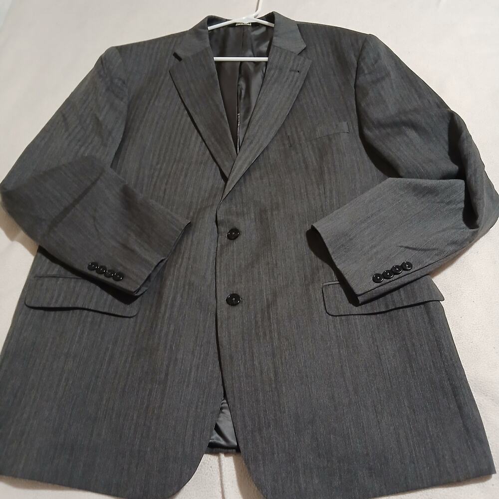 Jos A Bank 100% wool fully lined 48 L medium grey herringbone pattern 2 button